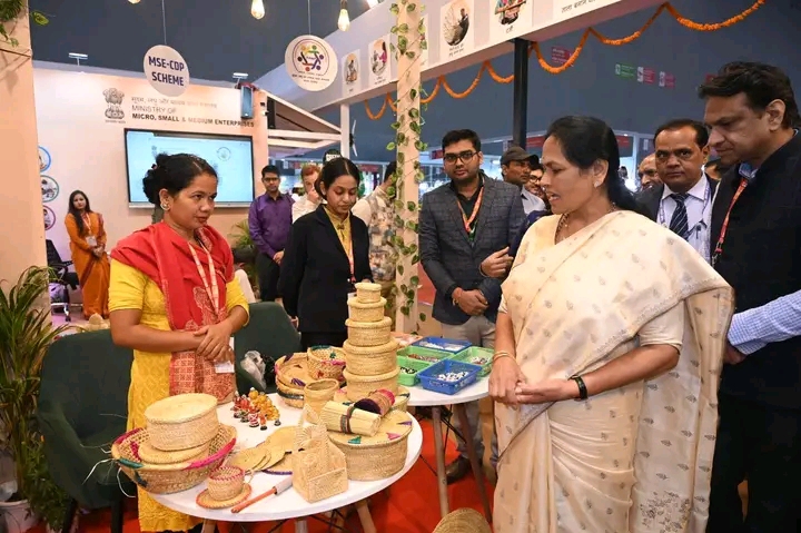 ಕೇಂದ್ರ ಸಚಿವೆ ಶೋಭಾ ಕರಂದ್ಲಾಜೆ ಅವರು ಇಂದು ಎಂಎಸ್‌ಎಂಇ ಪೆವಿಲಿಯನ್‌ಗೆ ಭೇಟಿ ನೀಡಿದರು.