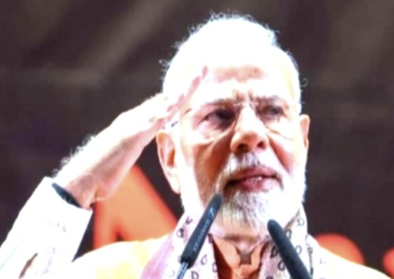 ಪ್ರಧಾನಿ ನರೇಂದ್ರ ಮೋದಿ ಅವರು ಮಹಾರಾಷ್ಟ್ರ ರಾಜ್ಯದ ಜನರಿಗೆ, ವಿಶೇಷವಾಗಿ ಯುವಕರು ಮತ್ತು ಮಹಿಳೆಯರಿಗೆ ಕೃತಜ್ಞತೆ ಸಲ್ಲಿಸಿದ್ದಾರೆ.