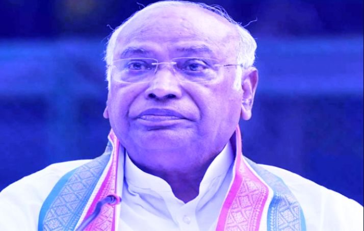 ಭಾರತೀಯ ಸಂವಿಧಾನದ 75 ನೇ ವರ್ಷವನ್ನು ಅಂಗೀಕರಿಸಲು ಸಂಸತ್ತಿನ ಉಭಯ ಸದನಗಳಲ್ಲಿ ವಿಶೇಷ ಚರ್ಚೆಗೆ ಕಾಂಗ್ರೆಸ್ ಅಧ್ಯಕ್ಷ ಮಲ್ಲಿಕಾರ್ಜುನ ಖರ್ಗೆ,