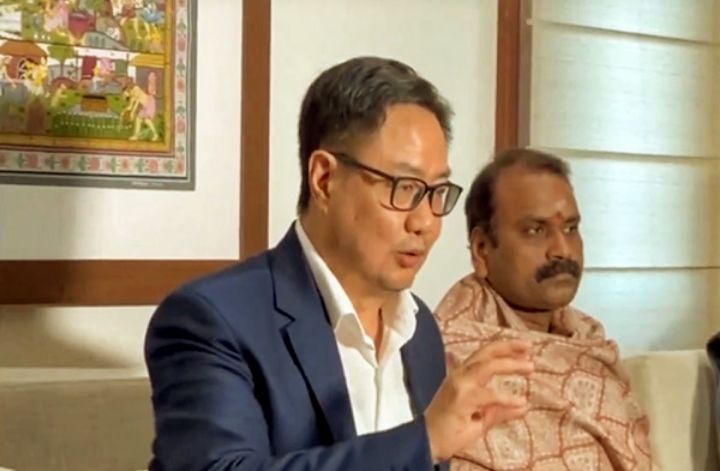 ಅಂಬೇಡ್ಕರ್ ಕುರಿತು ಗೃಹ ಸಚಿವ ಅಮಿತ್ ಶಾ ಹೇಳಿಕೆಯನ್ನು ಪ್ರತಿಪಕ್ಷಗಳು ತಿರುಚುತ್ತಿವೆ ಎಂದು ಕೇಂದ್ರ ಸಚಿವ ಕಿರಣ್ ರಿಜಿಜು ಆರೋಪಿಸಿದ್ದಾರೆ.