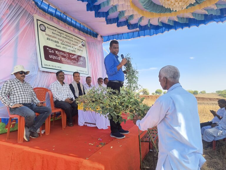 ಗಡಿ ಕುಶ್ನೂರ್ ಗ್ರಾಮದಲ್ಲಿ ತೊಗರಿ ಬೆಳೆ ಕ್ಷೇತ್ರೋತ್ಸವ ಕಾರ್ಯಕ್ರಮ