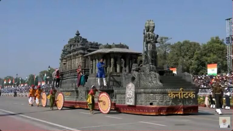 ಗಣರಾಜ್ಯೋತ್ಸವ 2025: ಕಲ್ಲಿನಲ್ಲಿ ಅರಳಿದ ಲಕ್ಕುಂಡಿ ಶಿಲ್ಪಕಲೆಕರ್ತವ್ಯ ಪಥದಲ್ಲಿ ನೆರೆದವರನ್ನು ಮಂತ್ರಮುಗ್ಧರನ್ನಾಗಿಸಿದ ರಾಜ್ಯದ ಸ್ತಬ್ಧಚಿತ.!