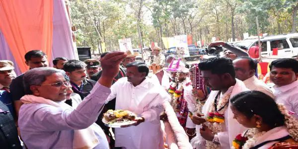ಬಸವಣ್ಣವರು, ಜಾತಿ ಆಧಾರಿತ ಸಮಾಜ ವ್ಯವಸ್ಥೆ ಸಾಧುವಲ್ಲ ಎಂದು ಪ್ರತಿಪಾದಿಸಿದ್ದರು.