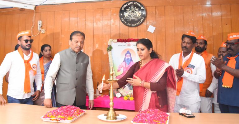 ಶ್ರೀ ಸವಿತಾ ಮಹರ್ಷಿ ತತ್ವಗಳನ್ನುಪಾಲಿಸೋಣ-ಅಪರ ಜಿಲ್ಲಾಧಿಕಾರಿ ಶಿವಕುಮಾರ ಶೀಲವಂತ