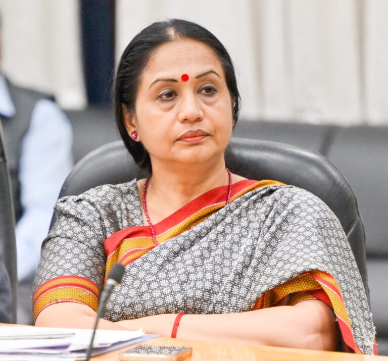 ಮೈಕ್ರೋ ಫೈನಾನ್ಸ್ ಸಂಸ್ಥೆಗಳ ದಬ್ಬಾಳಿಕೆ,ಕಿರುಕುಳ ನೀಡಿದರೆ ಸಹಾಯವಾಣಿಗೆ ಮಾಹಿತಿ ನೀಡಿ