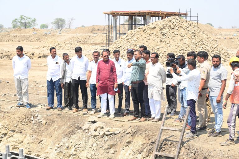 ಪವರ್ ಗ್ರಿಡ್ ಉಪ ಕೇಂದ್ರಕ್ಕೆ ಭೇಟಿ ನೀಡಿ ಕಾಮಗಾರಿ ಪರಿಶೀಲಿಸಿದರು. ಶಾಸಕ ಪ್ರಭು ಚೌಹಾಣ್