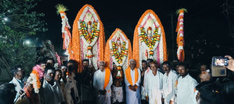 ಕೆಸ್ತೂರಿನ ದಲಿತ ನೀಲಗಾರರು ಕಂಡಾಯ ಹೊತ್ತಿ ಸಮಾನತೆ ಸಾರಿದರು.