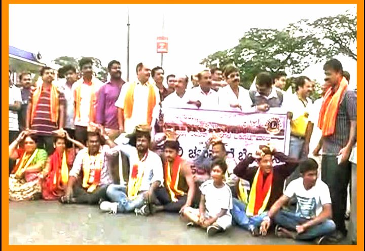 ಬೀದರ  | ಮಸಿ ಬಳಿದು, ಹಲ್ಲೆ ನಡೆಸಿದವರ ವಿರುದ್ಧ ಕಠಿಣ ಕಾನೂನು ಕ್ರಮ ಕನ್ನಡಪರ್ ವಿವಿಧ ಸಂಘಟೆನೆ ಕಠಿಣ ಶಿಕ್ಷೆಗೆ ಆಗ್ರಹ.!