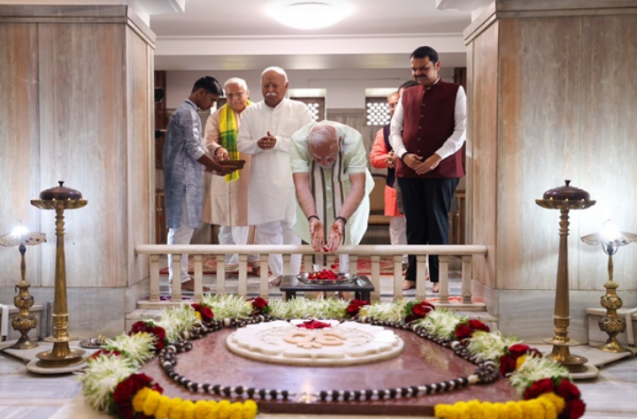 ಪ್ರಧಾನಿ ನರೇಂದ್ರ ಮೋದಿ ಅವರು ಇಂದು ಬೆಳಿಗ್ಗೆ ಮಹಾರಾಷ್ಟ್ರದ ನಾಗ್ಪುರದಲ್ಲಿರುವ ಸ್ಮೃತಿ ಮಂದಿರಕ್ಕೆ ಭೇಟಿ