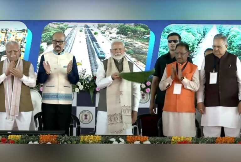 33,700 ಕೋಟಿ ಮೌಲ್ಯದ ಅಭಿವೃದ್ಧಿ ಯೋಜನೆಗಳನ್ನು ಉದ್ಘಾಟಿಸಿ, ಲೋಕಾರ್ಪಣೆ ಮಾಡಿದರು.