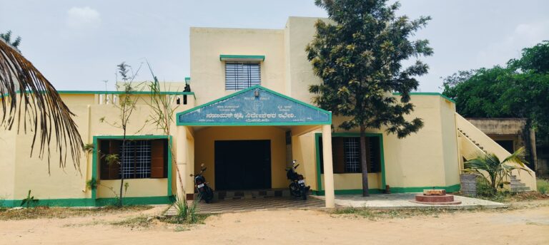 ಯಳಂದೂರಿನ  ಕೆಲ ಸರಕಾರಿ ಕಛೇರಿಗಳಲ್ಲಿ ಸಾರ್ವಜನಿಕರಿಗೆ ಕುಡಿಯುವ ನೀರಿನ ವ್ಯವಸ್ಥೆ ಇಲ್ಲ.