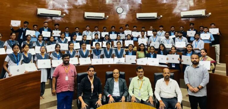ರಾಜ್ಯದ ಎಸ್ಸಿ, ಎಸ್ಟಿ ವಿದ್ಯಾರ್ಥಿಗಳಿಗೆ ಲ್ಯಾಪ್‌ಟಾಪ್‌ ವಿತರಣೆ