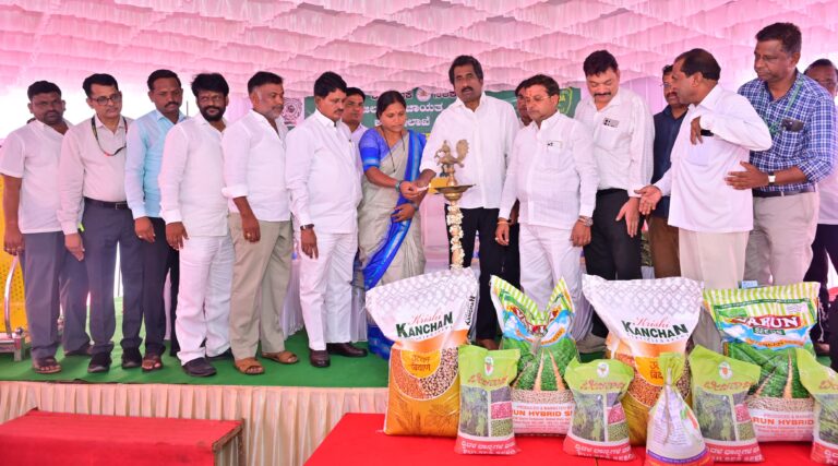 ಬಿತ್ತನೆ ಬೀಜ್, ಗೊಬ್ಬರ ಸಕಾಲದಲ್ಲಿ ರೈತರಿಗೆ ವಿತರಣೆ ಮಾಡಿ-ಸಚಿವ ರಹೀಂ ಖಾನ್