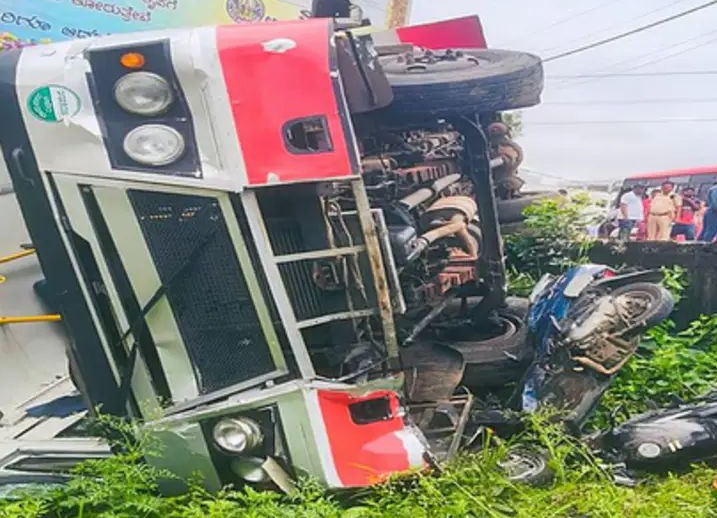 ಕನಕಪುರ ರಸ್ತೆಯಲ್ಲಿ ಬಸ್ ಪಲ್ಟಿ: ಸಬ್‌ಇನ್ಸ್‌ಪೆಕ್ಟರ್‌ ಸೇರಿ ಇಬ್ಬರು ದಾರುಣ ಸಾವು