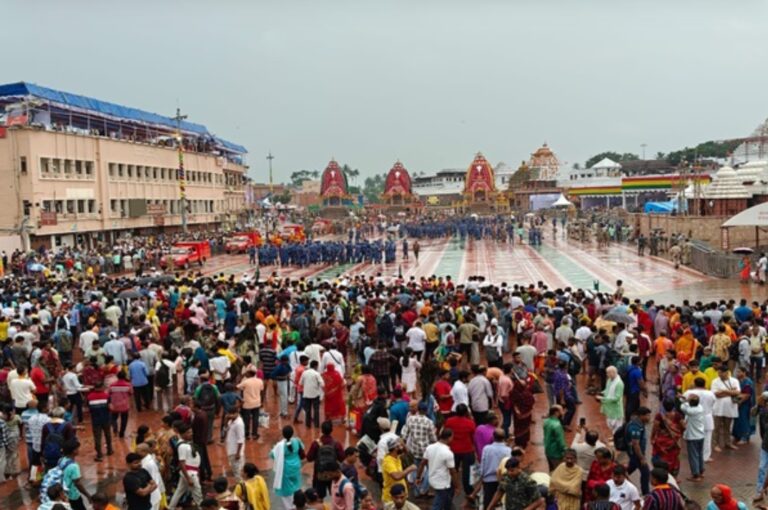 ಪುರಿಯಲ್ಲಿ ಭಗವಾನ್ ಜಗನ್ನಾಥ ಮತ್ತು ಅವರ ಇಬ್ಬರು ಸಹೋದರರ ವಿಶ್ವಪ್ರಸಿದ್ಧ ರಥಯಾತ್ರೆ ಇಂದು ಪ್ರಾರಂಭವಾಗಿದೆ.