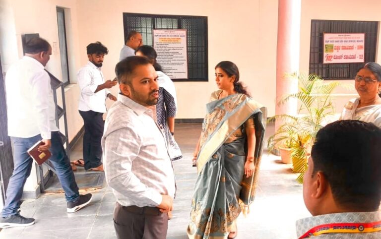 ಹಾಸ್ಟಲ್‌ಗೆ ಜಿಲ್ಲಾಧಿಕಾರಿ ಭೇಟಿ: ಪರಿಶೀಲನೆ