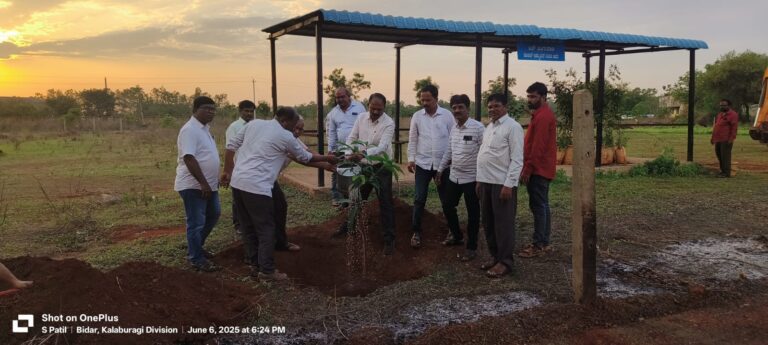 ವಿಶ್ವ ಪರಿಸರ ದಿನಾಚರಣೆ ಅಂಗವಾಗಿ ಸಸಿ ನೆಡುವ ಕಾರ್ಯಕ್ರಮ