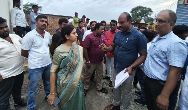 ಬೀಜ ವಿತರಣೆ ಕೇಂದ್ರಕ್ಕೆ ಭೇಟಿ ನೀಡಿದ ಜಿಲ್ಲಾಧಿಕಾರಿ ಶಿಲ್ಪಾ ಶರ್ಮಾ