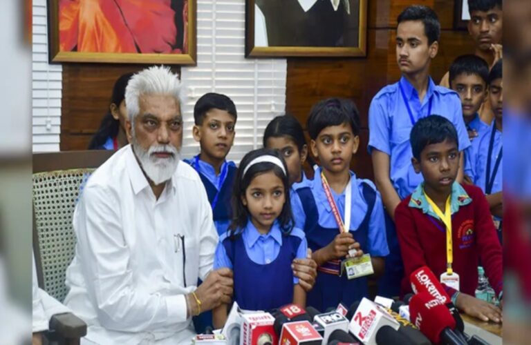 1 ನೇ ತರಗತಿಯಿಂದ ವಿದ್ಯಾರ್ಥಿಗಳಿಗೆ ಮಿಲಿಟರಿ ತರಬೇತಿಯನ್ನು ಪರಿಚಯಿಸುವುದಾಗಿ ಘೋಷಿಸಿದ್ದಾರೆ.