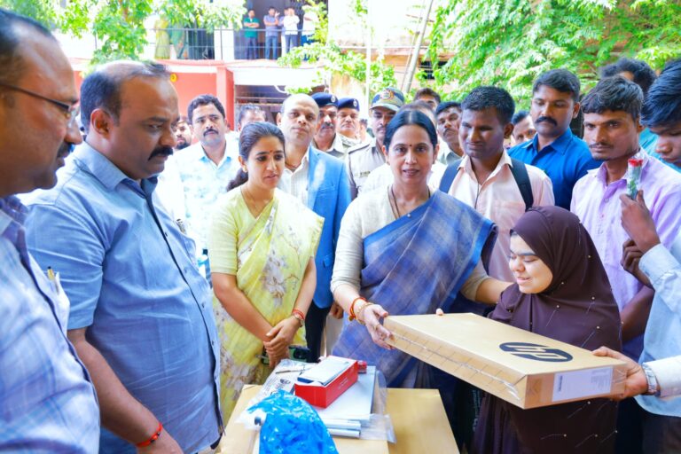 ವಿಶೇಷ ಚೇತನ ಫಲಾನುಭವಿಗಳಿಗೆ ವಿವಿಧ ಸವಲತ್ತು ವಿತರಿಸಿದ ಸಚಿವೆ ಲಕ್ಷ್ಮೀ ಹೆಬ್ಬಾಳಕರ್
