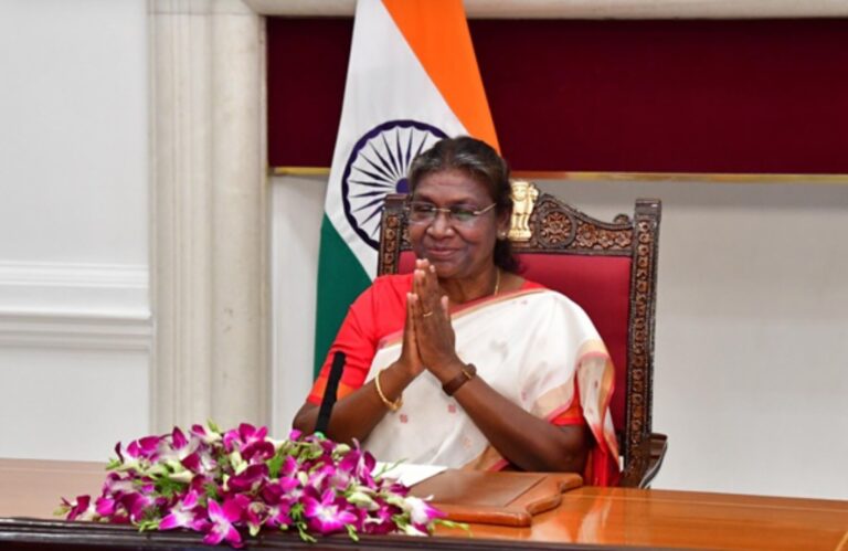 ರಾಷ್ಟ್ರಪತಿ ಭವನದ ಸಾಂಸ್ಕೃತಿಕ ಕೇಂದ್ರದಲ್ಲಿ ಅಧ್ಯಕ್ಷ ದ್ರೌಪದಿ ಮುರ್ಮು.