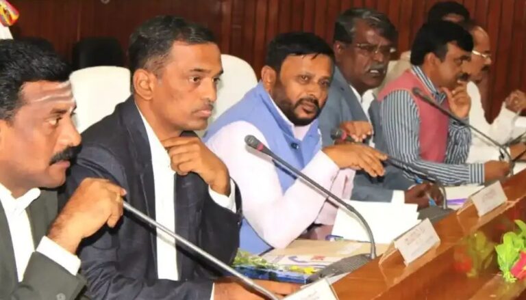 ಚಿತ್ರದುರ್ಗ : ನಾಲ್ಕು ವರ್ಷಗಳಲ್ಲಿ 8,094 ಕ್ಕೂ ಅಧಿಕ ಬಾಲಗರ್ಭಿಣಿ ಪ್ರಕರಣ : ಎಫ್.ಐ.ಆರ್ ದಾಖಲಿಸಲು ಆಯೋಗ ಚಿಂತನೆ.