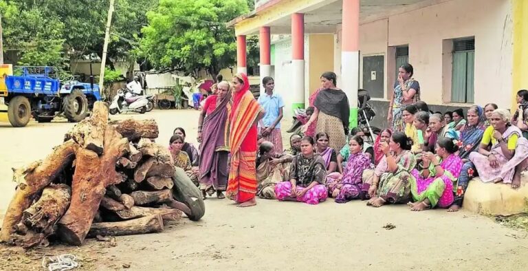 ಸರ್ಕಾರಿ ಶಾಲೆ ಅಂಗಳದಲ್ಲೇ ಅಂತ್ಯಕ್ರಿಯೆಗೆ ಸಿದ್ಧತೆ.