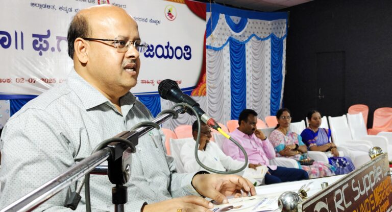 ಡಾ. ಫ.ಗು.ಹಳಕಟ್ಟಿ ವಚನಗಳ ರಕ್ಷಣೆಗೆ ಶ್ರಮಿಸಿದ್ದರು- ಜಿಲ್ಲಾಧಿಕಾರಿ ಸುರೇಶ ಬಿ. ಇಟ್ನಾಳ