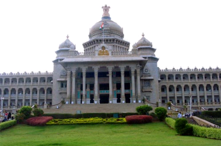 ಸರ್ಕಾರಿ ನೌಕರರಿಗೆ ಕುಟುಂಬ ಪಿಂಚಣಿ ಮಂಜೂರ ಬಗ್ಗೆ ನಿರ್ದೇಶನ.