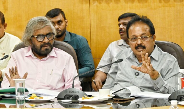 ಇಂದು ವಿಧಾನಸೌಧದಲ್ಲಿ ಅರಣ್ಯ ಮತ್ತು ಪರಿಸರ ಸಚಿವರಾದ ಶ್ರೀ ಈಶ್ವರ ಖಂಡ್ರೆ  ಅವರು ಸಭೆ ನಡೆಸಿದರು.