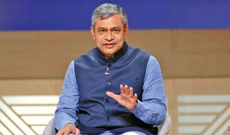 ಒಡಿಶಾ, ಪಂಜಾಬ್ ಮತ್ತು ಆಂಧ್ರಪ್ರದೇಶದಲ್ಲಿ ನಾಲ್ಕು ಹೊಸ ಸೆಮಿಕಂಡಕ್ಟರ್ ಯೋಜನೆಗಳಿಗೆ ₹4,594 ಕೋಟಿಗೆ ಸರ್ಕಾರ ಅನುಮೋದನೆ ನೀಡಿದೆ.