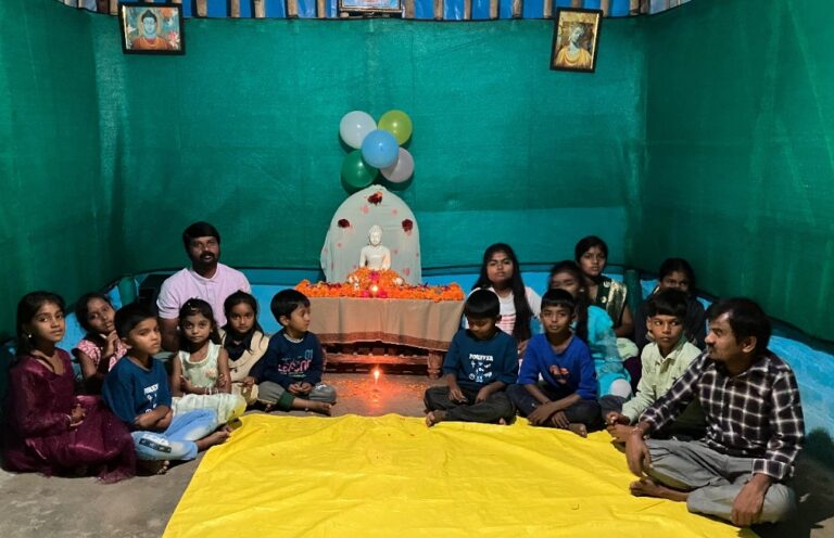 ಗೌರಿ ಗಣೇಶ ಹಬ್ಬದಂದು ಬುದ್ದ ಮೂರ್ತಿಯನ್ನು ಕೂರಿಸಿ ಮಕ್ಕಳು ಪಠಿಸಿದರು.