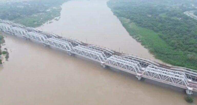 ದೆಹಲಿಯಲ್ಲಿ ಯಮುನಾ ನದಿಯ ನೀರಿನ ಮಟ್ಟ ಅಪಾಯದ ಮಟ್ಟ ಮೀರಿದೆ.