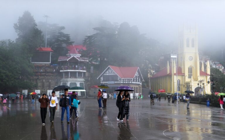 ಹಿಮಾಚಲ ಪ್ರದೇಶದಲ್ಲಿ ಮುಂಗಾರು ಮಳೆ ವ್ಯಾಪಕ ಅವಾಂತರ ಸೃಷ್ಟಿಸಿದೆ.