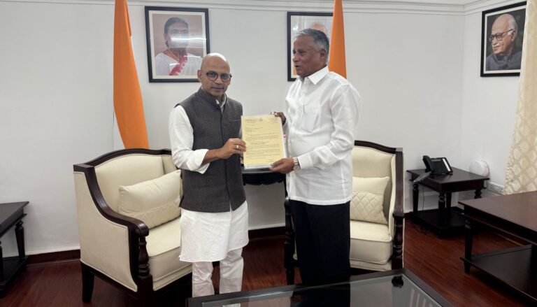 ಕೇಂದ್ರ ರೈಲ್ವೆ ಸಚಿವರಿಗೆ ಭೇಟಿ ಮಾಡಿದಡಾ.ಶರಣಪ್ರಕಾಶ ಪಾಟೀಲ: ರೈಲ್ವೆ ನಿಲುಗಡೆಗೆ ಮನವಿ