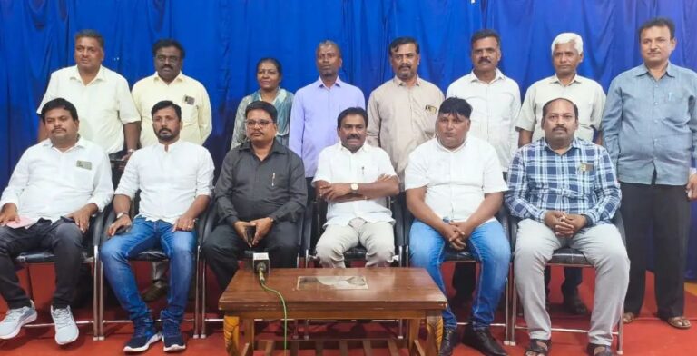 ಸೇವಾ ಹಿರಿತನದ ಆಧಾರದಲ್ಲಿ ನೇಮಕಾತಿ ಮಾಡಿಕೊಳ್ಳಿ ರಾಜ್ಯಾಧ್ಯಕ್ಷ ಹನುಮಂತಗೌಡ ಕಲ್ಮನಿ ಸರಕಾರವನ್ನು ಒತ್ತಾಯಿಸಿದರು.