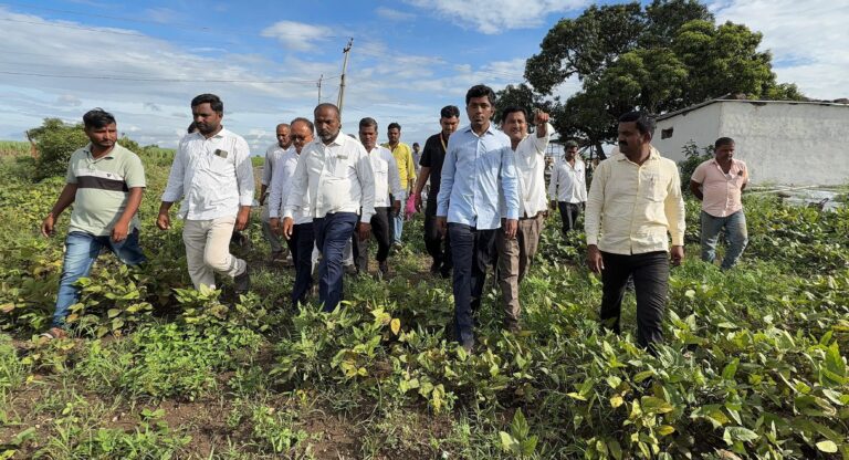 ಪ್ರವಾಹ ಪರಿಸ್ಥಿತಿ ನಿರ್ಮಾಣವಾಗಿ, ಮನೆಮಾಲೀಕರು ಮತ್ತು ರೈತರು ಭಾರೀ ಸಂಕಷ್ಟ ಅನುಭವಿಸುತ್ತಿದ್ದಾರೆ.