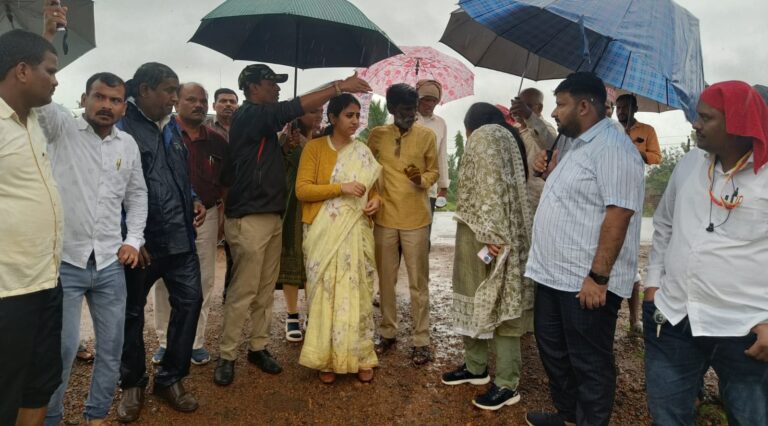 ಮಳೆ ಹಾನಿ ಪ್ರದೇಶಗಳಿಗೆ ಭೇಟಿ ನೀಡಿ, ಸ್ಥಳ ವೀಕ್ಷಣೆ ಮಾಡಿದ ಜಿಲ್ಲಾಧಿಕಾರಿ ಶಿಲ್ಪಾ ಶರ್ಮಾ