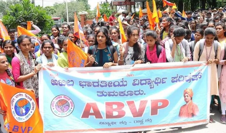 ಉಪನ್ಯಾಸಕರ ಕೊರತೆ: ವಿದ್ಯಾರ್ಥಿಗಳು ಆಕ್ರೋಶ.