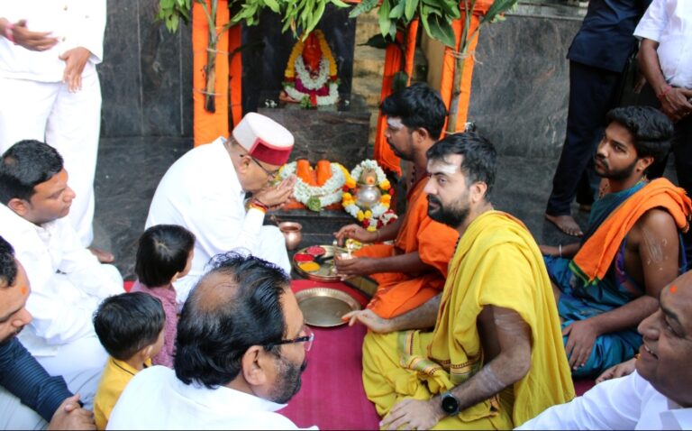 ಭಕ್ತಿ ಮತ್ತು ದೃಢಸಂಕಲ್ಪದೊಂದಿಗೆ 30 ನಿಮಿಷದಲ್ಲಿ ಅಂಜನಾದ್ರಿ ಬೆಟ್ಟವೇರಿದ ಕರ್ನಾಟಕದ ರಾಜ್ಯಪಾಲರು