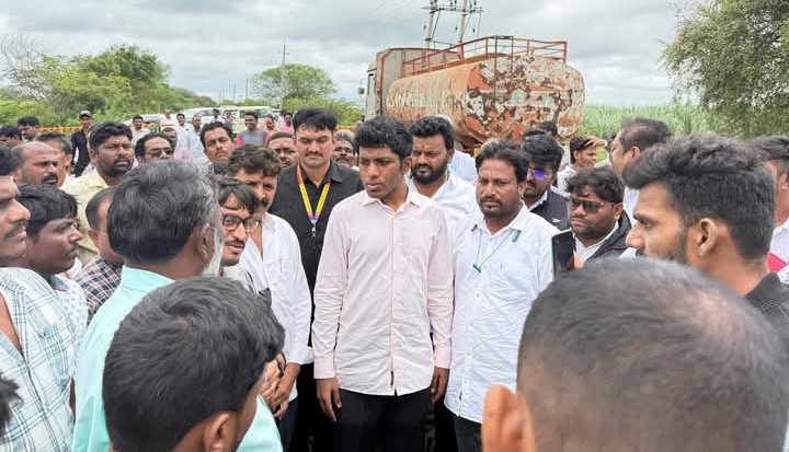 ರೈತರ ಆತ್ಮ ಸ್ಥೈರ್ಯಕ್ಕೆ ನಾವೆಲ್ಲ ತಲೆಬಾಗಲೆ ಬೇಕು. ರೈತರ ಈ ನಾಡಿನ ನಿಜವಾದ ಯೋಗಿಗಳು.