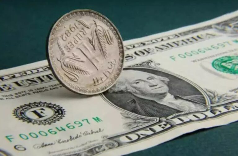 ಡಾಲರ್ ಎದುರು ರೂಪಾಯಿ ಮೌಲ್ಯ 10 ಪೈಸೆ ಕುಸಿದು 87.68 ಕ್ಕೆ ತಲುಪಿದೆ.