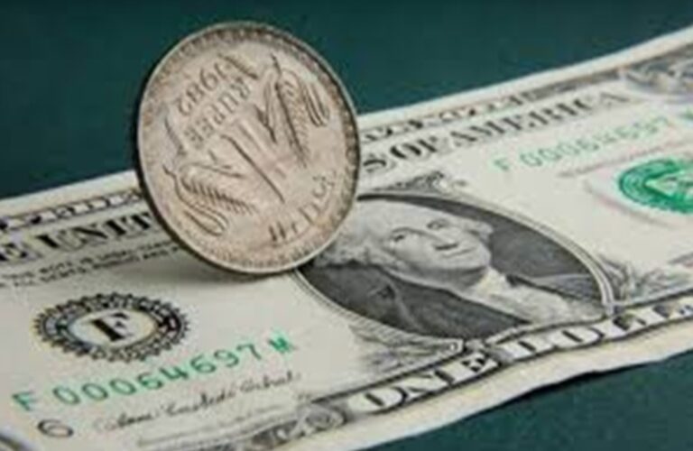 ಡಾಲರ್ ಎದುರು ರೂಪಾಯಿ ಮೌಲ್ಯ 15 ಪೈಸೆ ಏರಿಕೆಯಾಗಿ 88.11 ಕ್ಕೆ ತಲುಪಿದೆ.