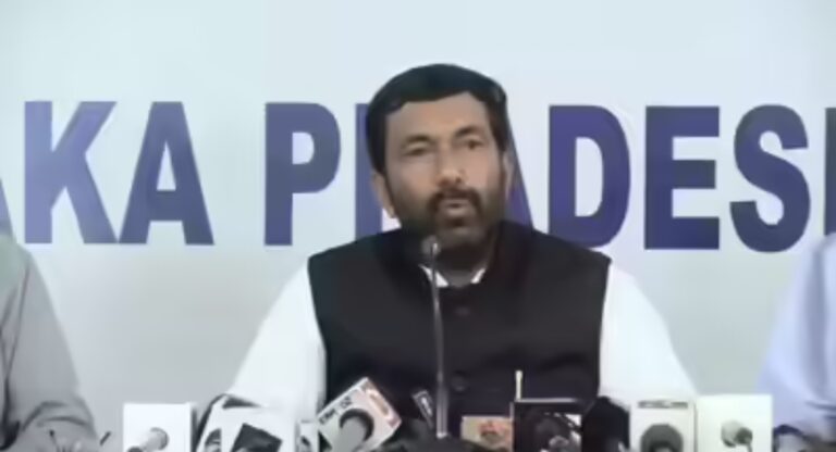 ಡಿಸೆಂಬರ್ ತಿಂಗಳ ಒಳಗಾಗಿ ಸಚಿವ ಸಂಪುಟಕ್ಕೆ ಸರ್ಜರಿ ಆಗಲಿದೆ ಎಂಬ ಸುಳಿವನ್ನು ನೀಡಿದ್ದಾರೆ.