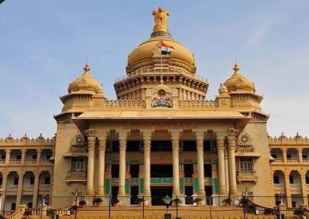 ನೇರ ನೇಮಕಾತಿಗೆ ನಿಗದಿ ಪಡಿಸಿದ ವಯೋಮಿತಿ 2 ವರ್ಷ ಸಡಿಲಿಕೆ: ರಾಜ್ಯ ಸರ್ಕಾರ  ಆದೇಶ