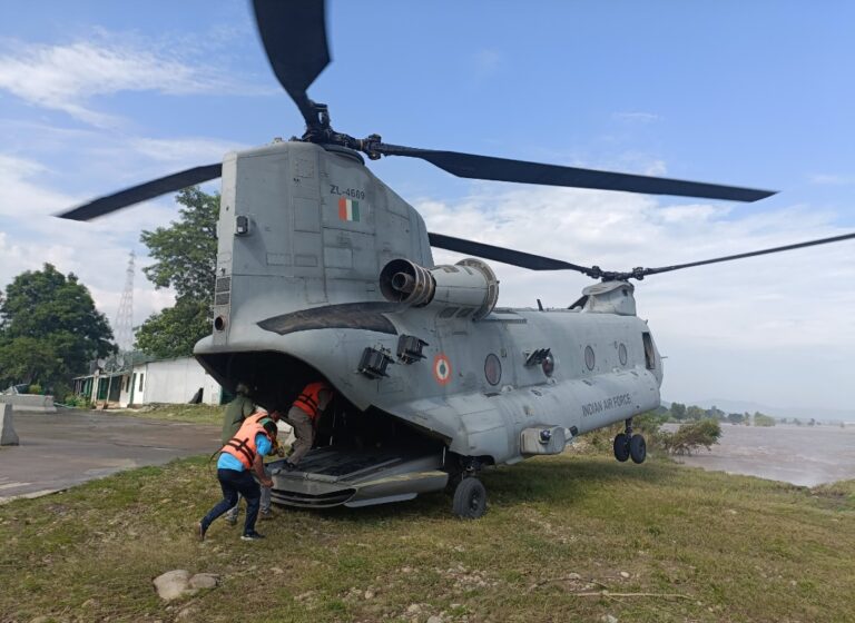 ಪ್ರವಾಹ ಪರಿಸ್ಥಿತಿ ಕಡಿಮೆಯಾದರೂ ಪಂಜಾಬ್, ಜಮ್ಮು ಮತ್ತು ಕಾಶ್ಮೀರ ಮತ್ತು ಹಿಮಾಚಲ ಪ್ರದೇಶದಲ್ಲಿ ಪರಿಹಾರ ಕಾರ್ಯಾಚರಣೆ ಮುಂದುವರೆದಿದೆ.