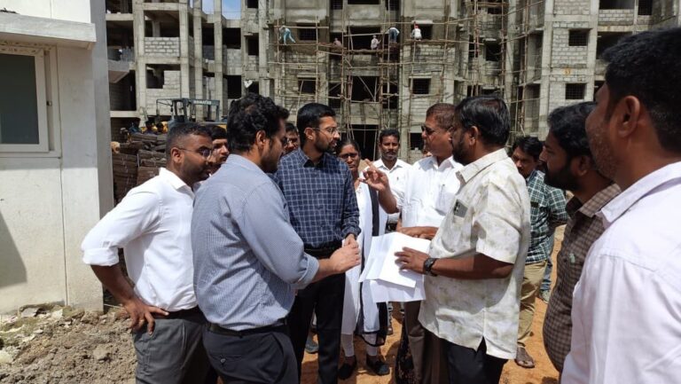 ಪ್ರಧಾನಮಂತ್ರಿ ಆವಾಸ್ ನಗರ ಯೋಜನೆಯಡಿ ಎಎಚ್‌ಪಿ ಜಿ+3 ಮಾದರಿಯ ವಸತಿ ಸಮುಚ್ಛಯದಕಾಮಗಾರಿ ಪರಿಶೀಲಿಸಿದ ಜಿಲ್ಲಾಧಿಕಾರಿಗಳು