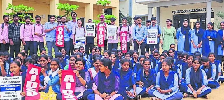 ‘ನಮ್ಮ ಶೈಕ್ಷಣಿಕ ಭವಿಷ್ಯಕ್ಕೆ ತೊಂದರೆ ಉಂಟಾಗುತ್ತಿದೆ’ ಅತಿಥಿ ಉಪನ್ಯಾಸಕರ ನೇಮಕ ಮಾಡಲೇಬೇಕು.!