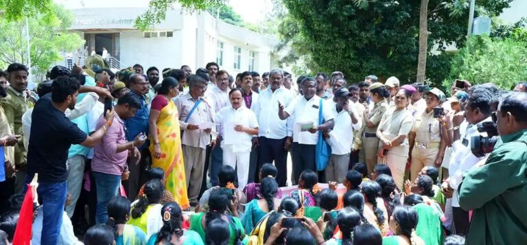 ಸೇವಾ ಭದ್ರತೆ ಮತ್ತು ಕನಿಷ್ಠ ವೇತನ ಕಲ್ಪಿಸಿ: ಹೊರ ಗುತ್ತಿಗೆ ನೌಕರರ ಸಂಘ ಪ್ರತಿಭಟನೆ