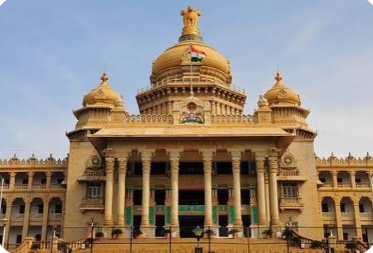 ರಾಜ್ಯ ಸರ್ಕಾರ Ambulance ಆಯಂಬುಲೆನ್ಸ್  ಸೇವೆ’ಗೆ: 3,691 ಸಿಬ್ಬಂದಿ ನೇಮಕಕ್ಕೆ ಅನುಮತಿ.!